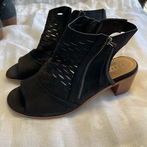 Womens size 11 black sandals with small heel